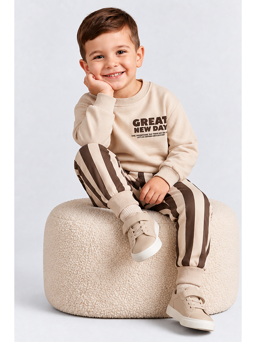 Kahverengi Erkek Çocuk Great New Day Baskılı Sweatshirt Ve Çizgili Eşofman Altı 2’li Takım Ak124-2