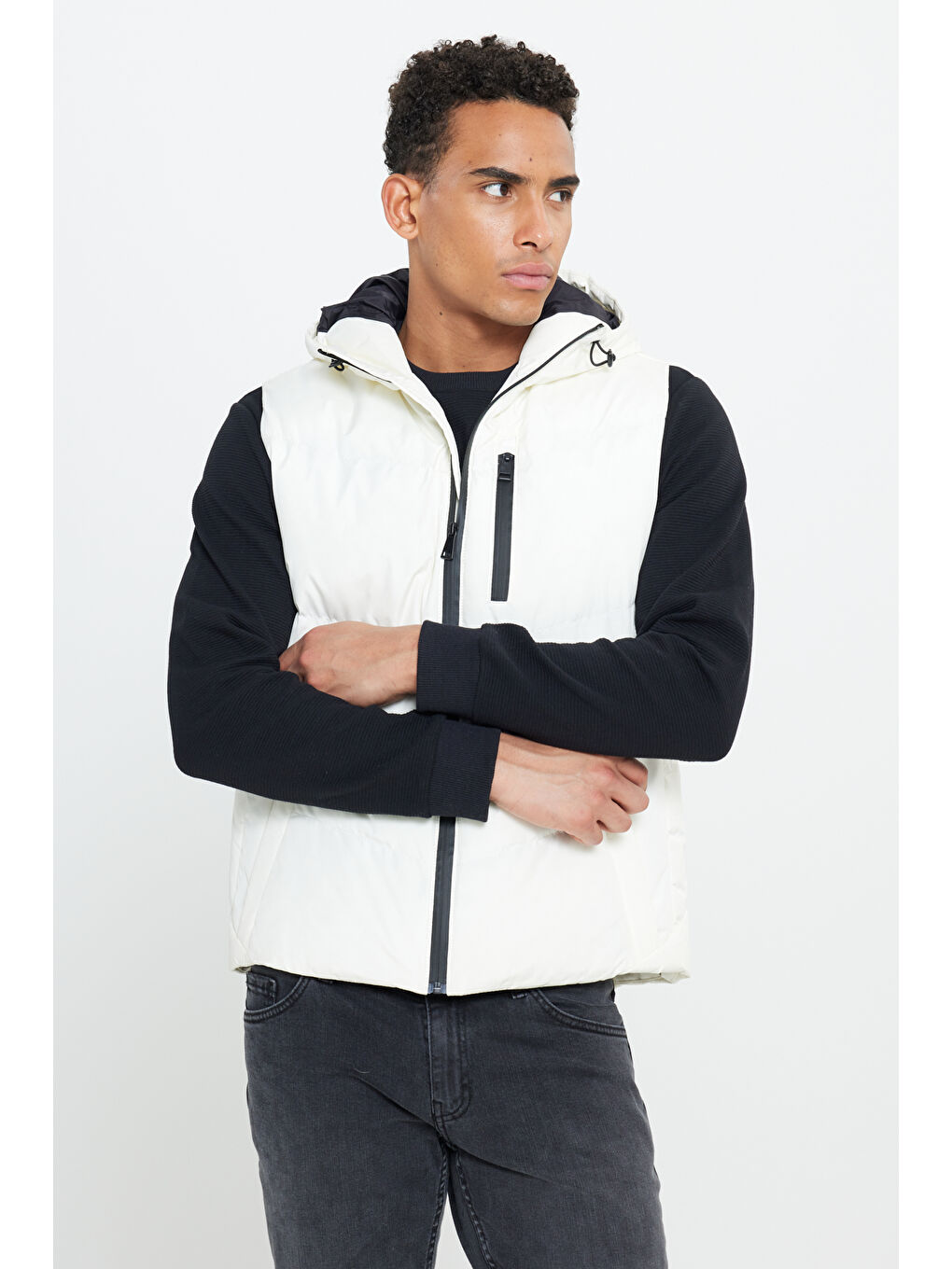 Erkek Ekru Standart Fit Normal Kesim Kapüşonlu Yelek-2