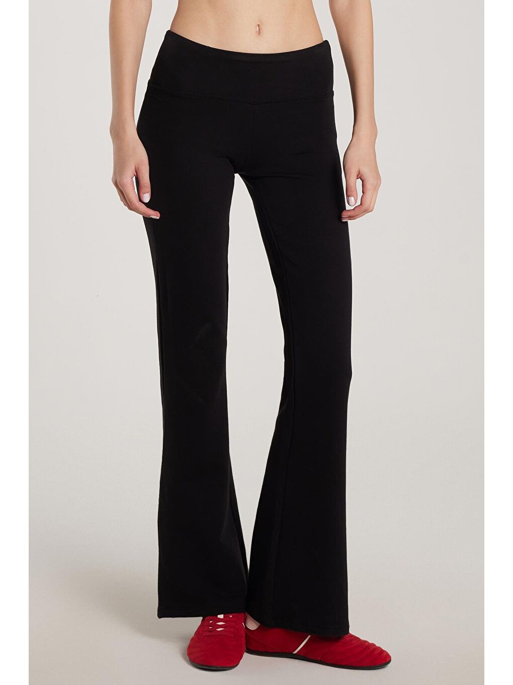 Kadın Modal Kumaş Slim Fit Dar Kesim Beli Lastikli İspanyol Paça Siyah Tayt