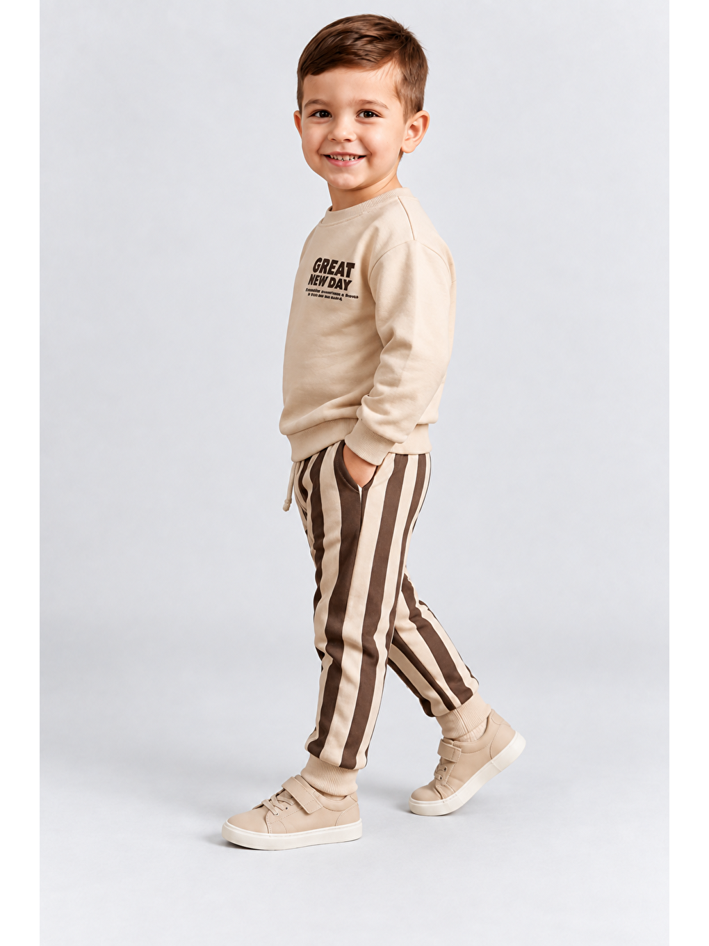 Kahverengi Erkek Çocuk Great New Day Baskılı Sweatshirt Ve Çizgili Eşofman Altı 2’li Takım Ak124-3