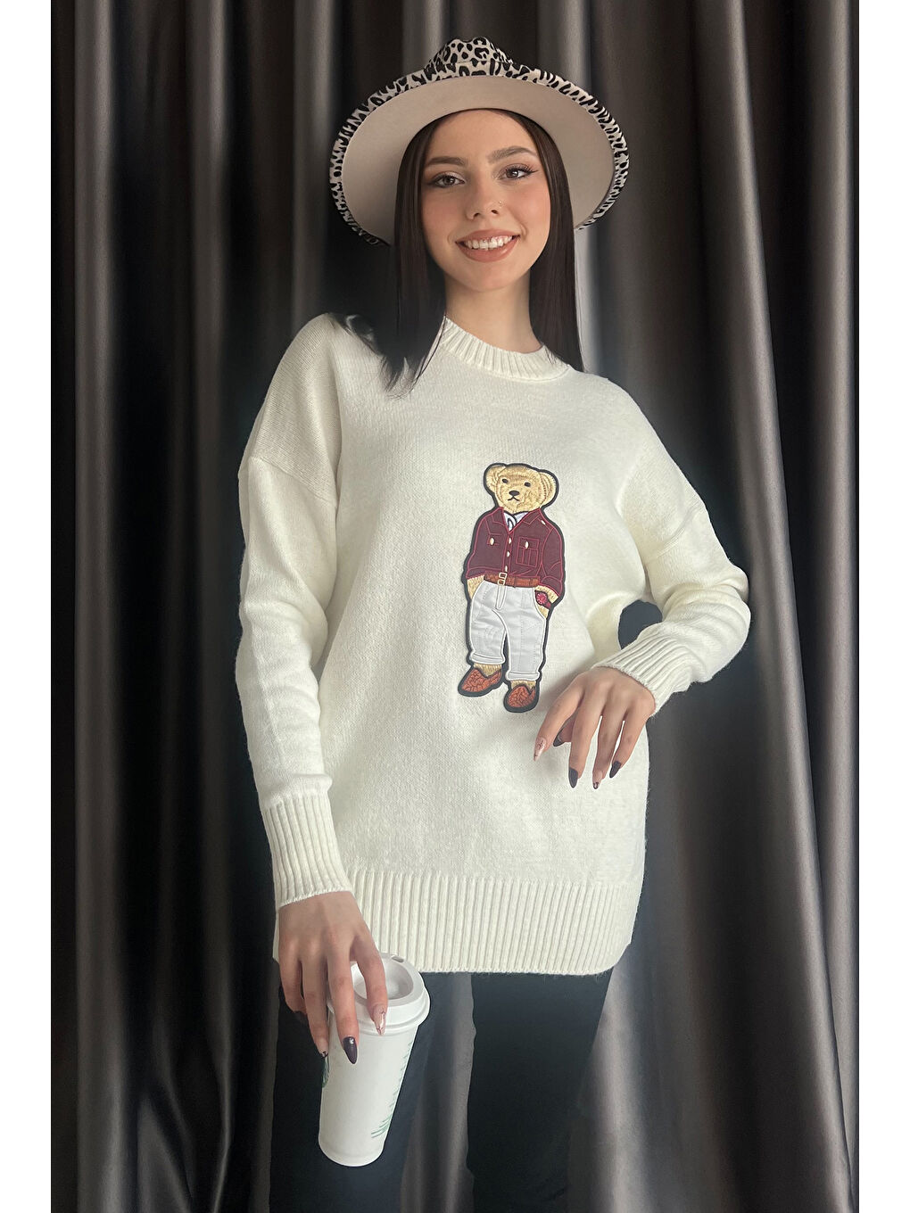Ekru Aplike Ayılı Kadın Triko Kazak