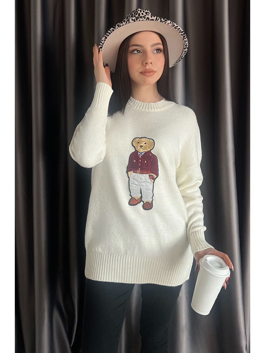 Ekru Aplike Ayılı Kadın Triko Kazak-1