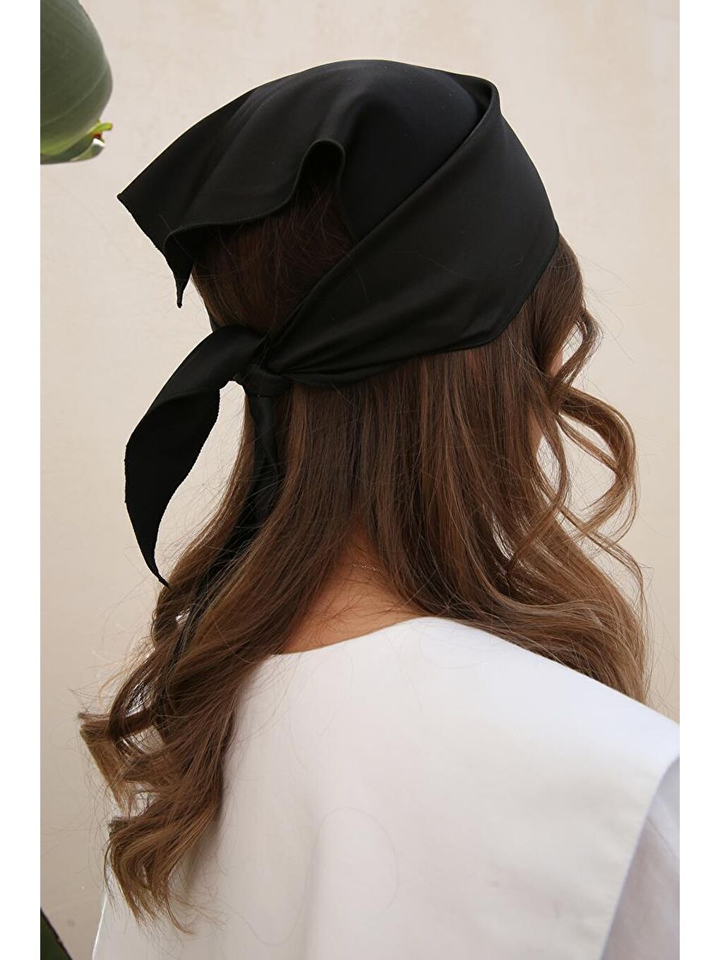 Siyah-Saten Üçgen Çok Kullanımlı Fular-1