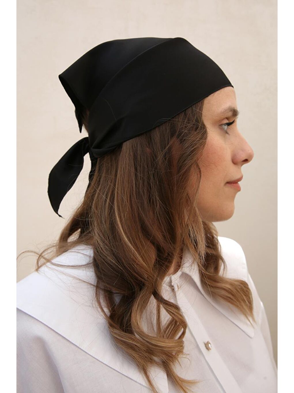 Siyah-Saten Üçgen Çok Kullanımlı Fular-2