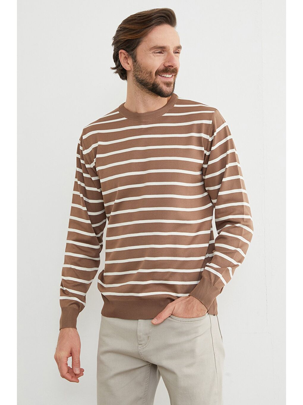 Kahverengi Çizgili Bisiklet Yaka Kazak