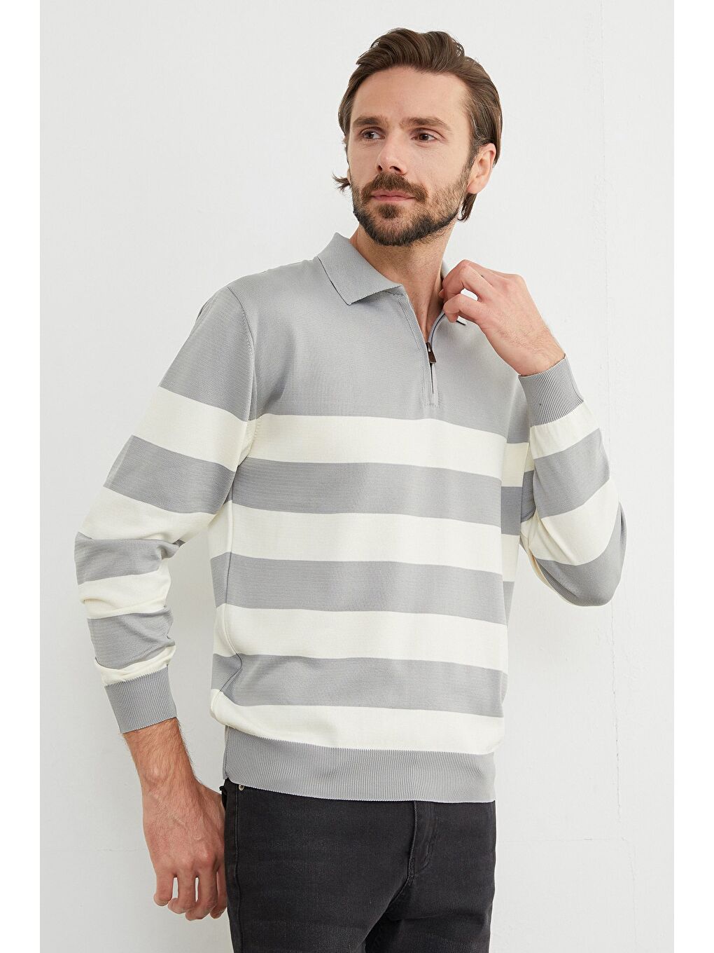 Gri Çizgili Yarım Fermuarlı Polo Yaka Triko Kazak