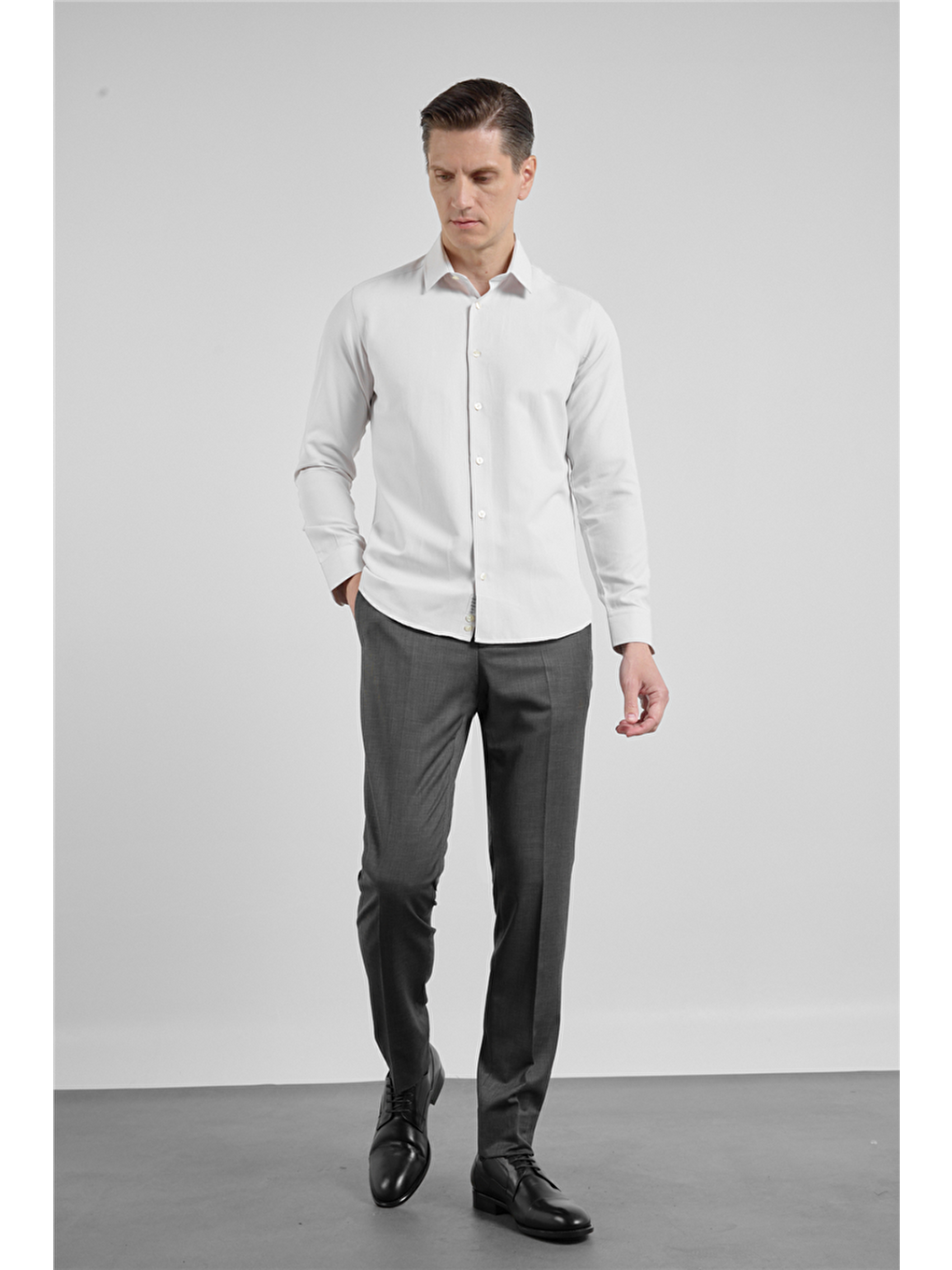 Koyu Bej Kendinden Desenli Sert Yaka Uzun Kol Cepsiz Slim Fit Pamuklu Gömlek 1004255283-1