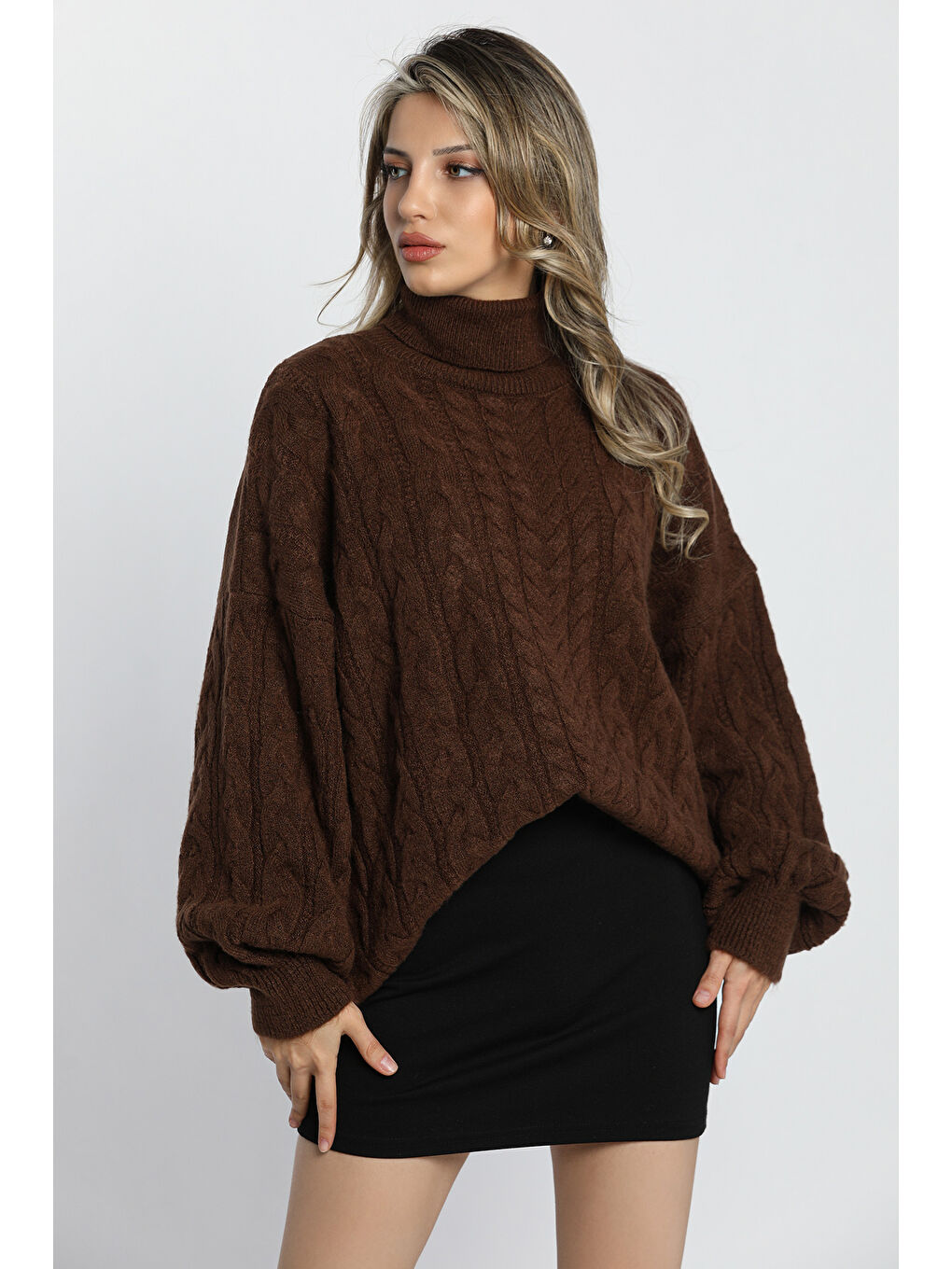 Kahverengi Kışlık Balıkçı Yaka Örgü Detaylı Kadın Salaş Triko Kazak-1
