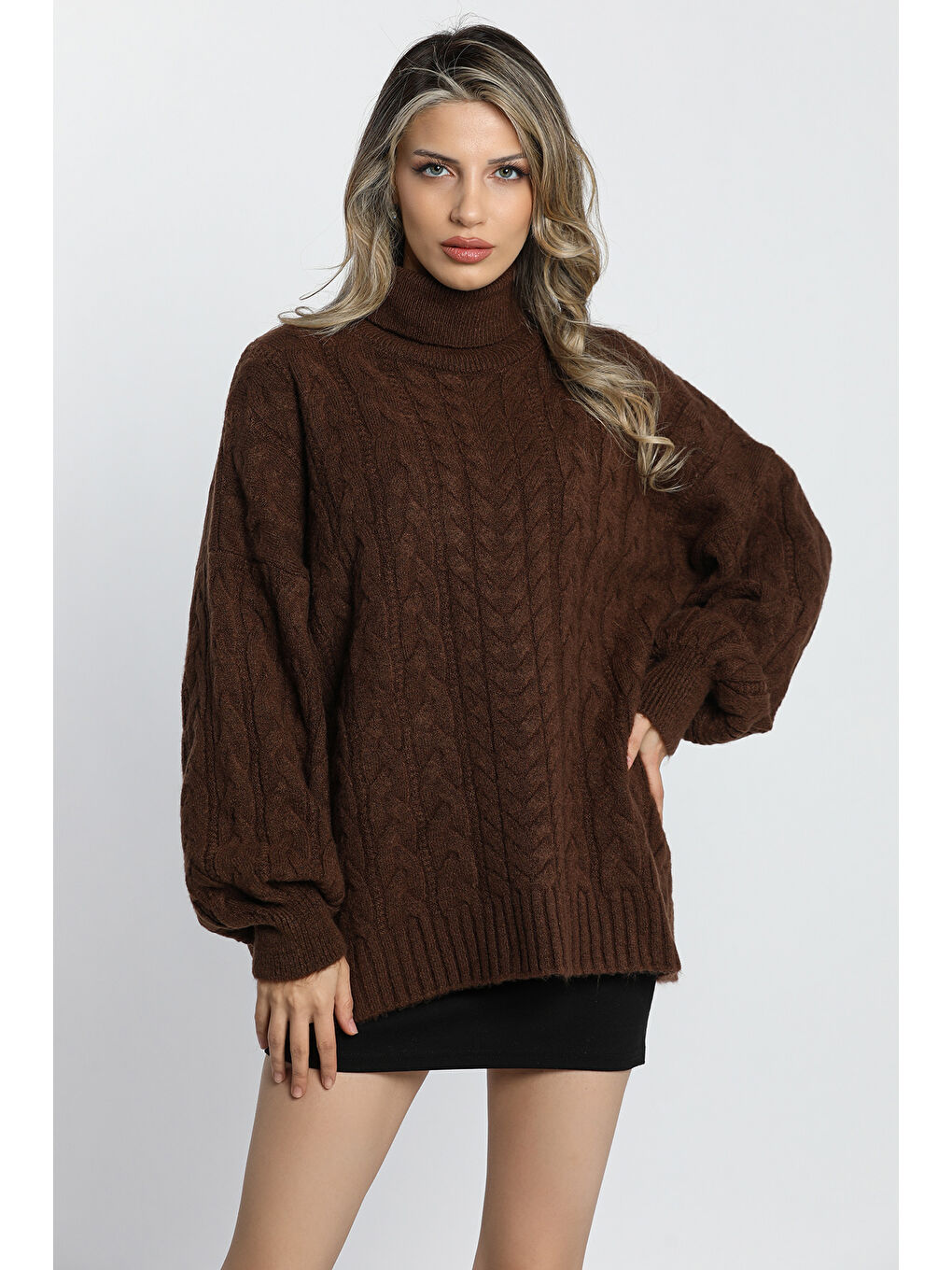 Kahverengi Kışlık Balıkçı Yaka Örgü Detaylı Kadın Salaş Triko Kazak-3