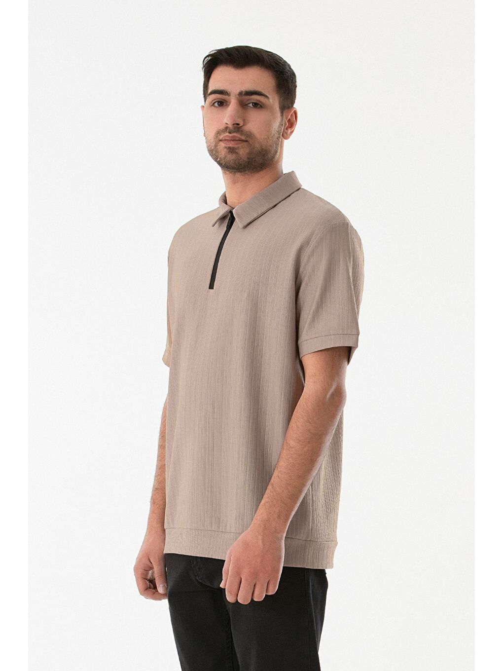 Kahverengi Yarım Fermuarlı Polo Yaka Jakarlı Tişört
