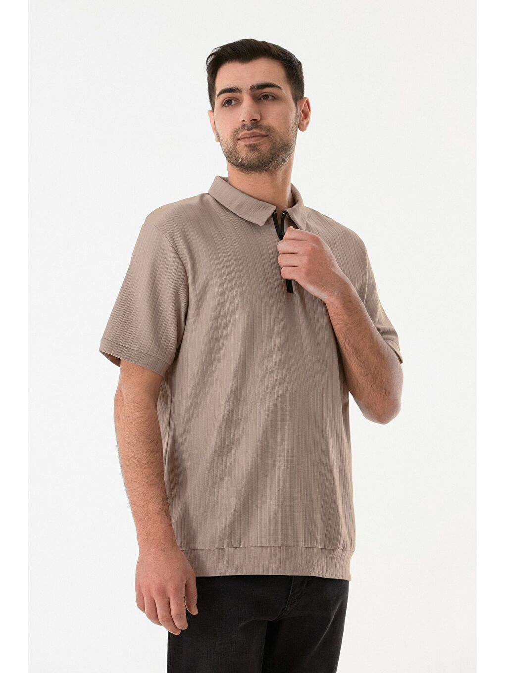 Kahverengi Yarım Fermuarlı Polo Yaka Jakarlı Tişört-2