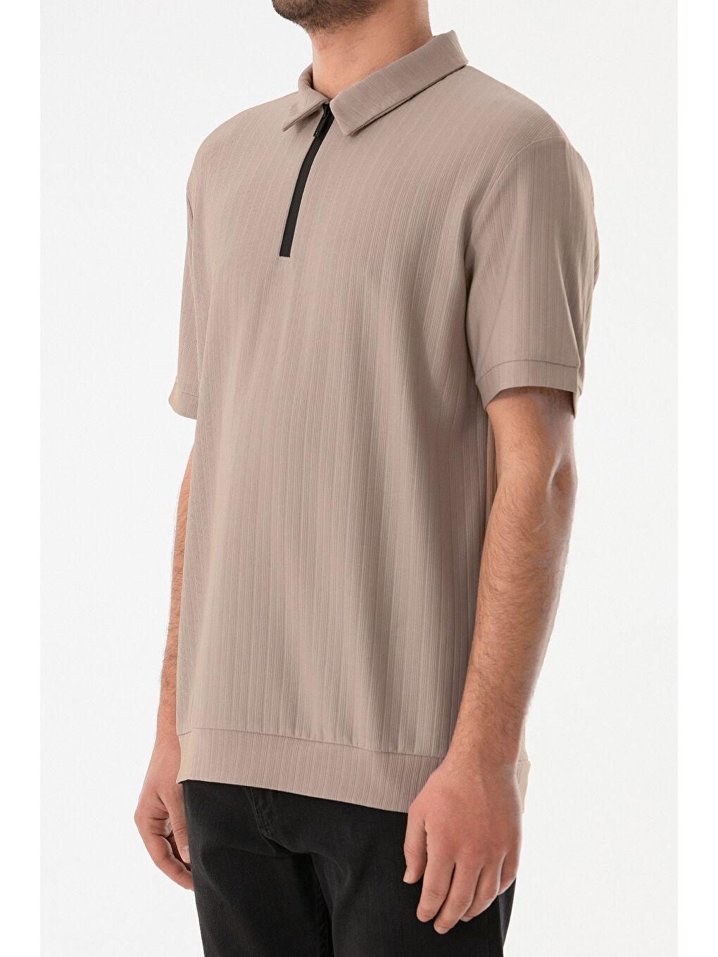 Kahverengi Yarım Fermuarlı Polo Yaka Jakarlı Tişört-4