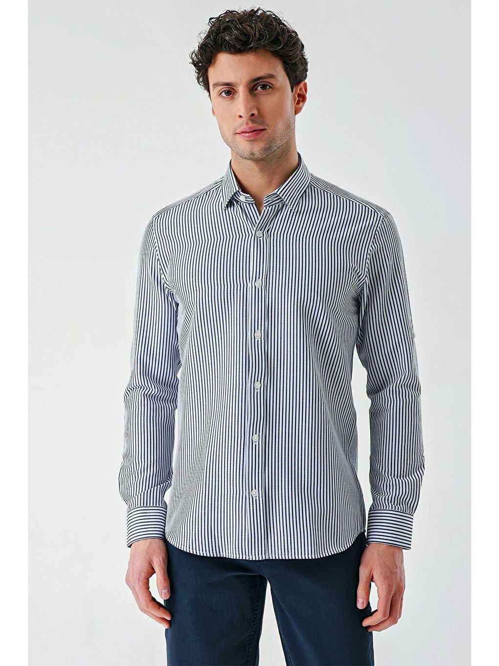 Koyu Lacivert Kısalabilir Kol Biritli Yaka Cepsiz Pamuklu Klasik Slim Fit Gömlek 1004240156