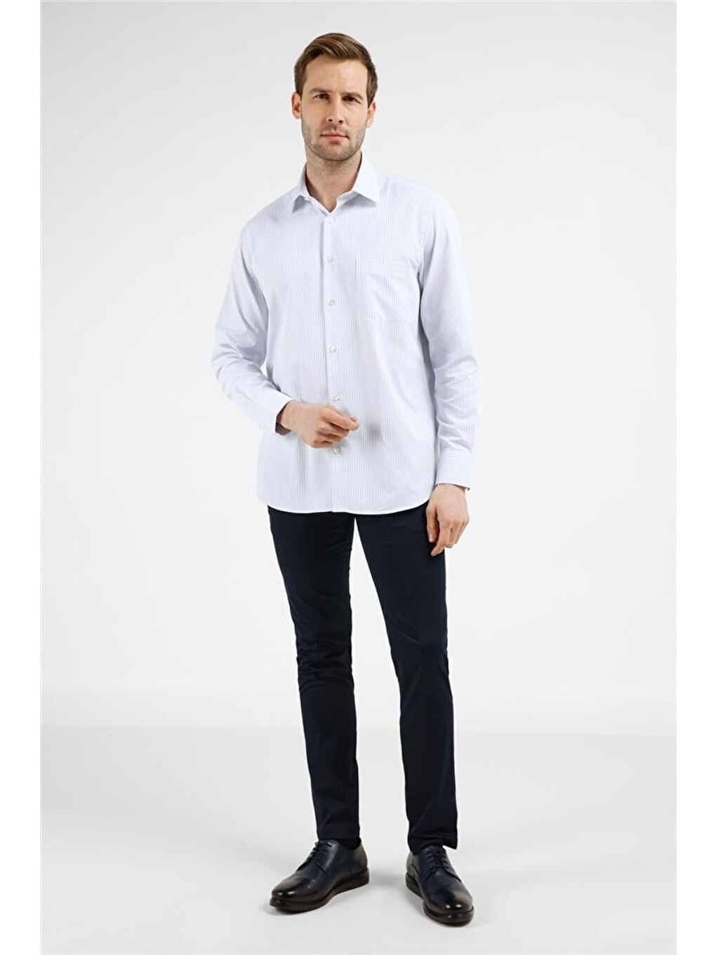 Beyaz-Mavi Çizgili Desen Sert Yaka Uzun Kol Cepli Comfort Fit Pamuklu Gömlek 1004255275-1