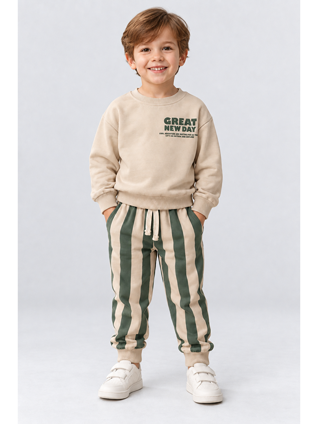 Yeşil Erkek Çocuk Great New Day Baskılı Sweatshirt Ve Çizgili Eşofman Altı 2’li Takım Ak124