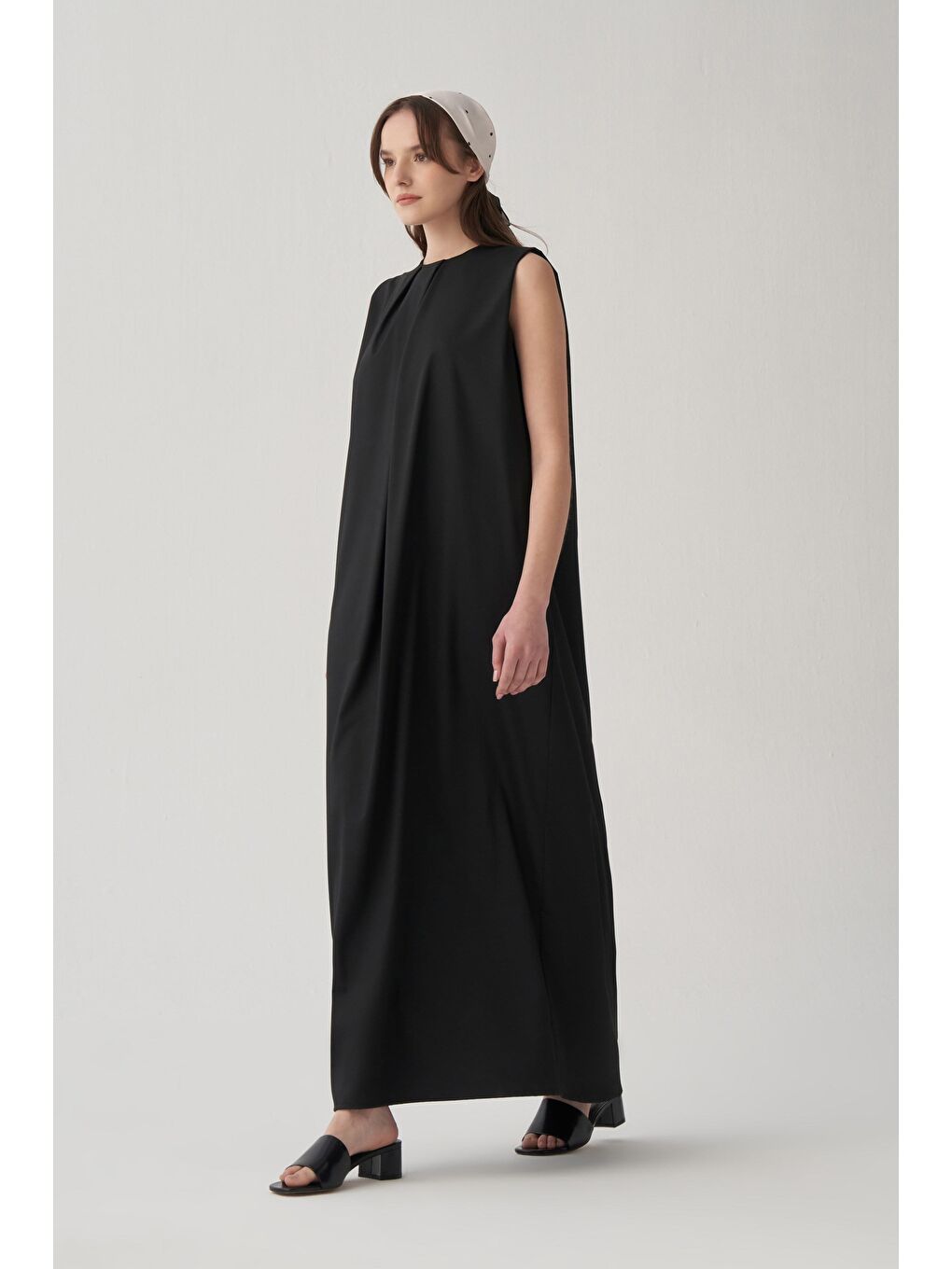 Siyah-Önü Pile Detaylı Polyviscon Elbise-2