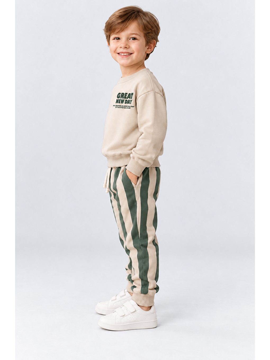 Yeşil Erkek Çocuk Great New Day Baskılı Sweatshirt Ve Çizgili Eşofman Altı 2’li Takım Ak124-3