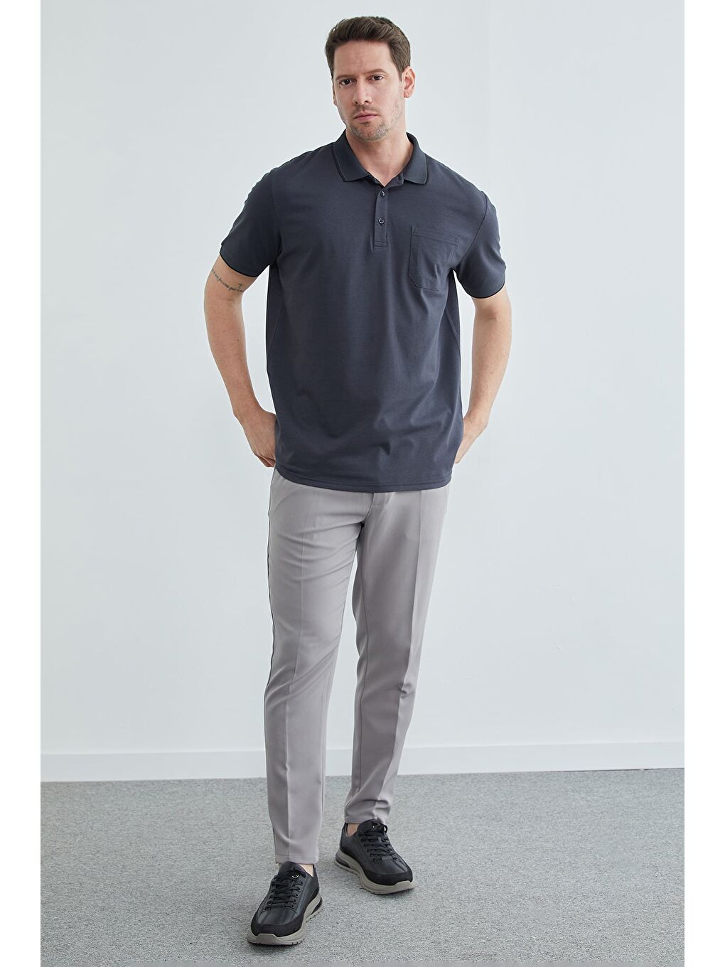 Gri Düğmeli Tek Cepli Polo Yaka Tişört-3