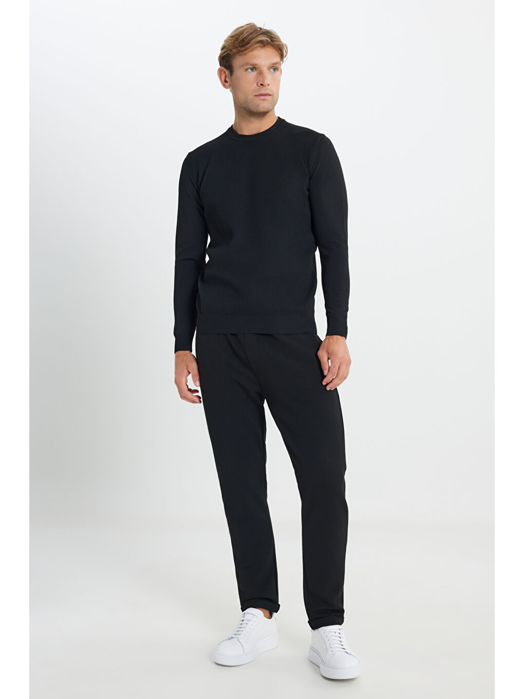 Erkek Siyah Standart Fit Normal Kesim Bisiklet Yaka Jakarlı Triko Kazak-1