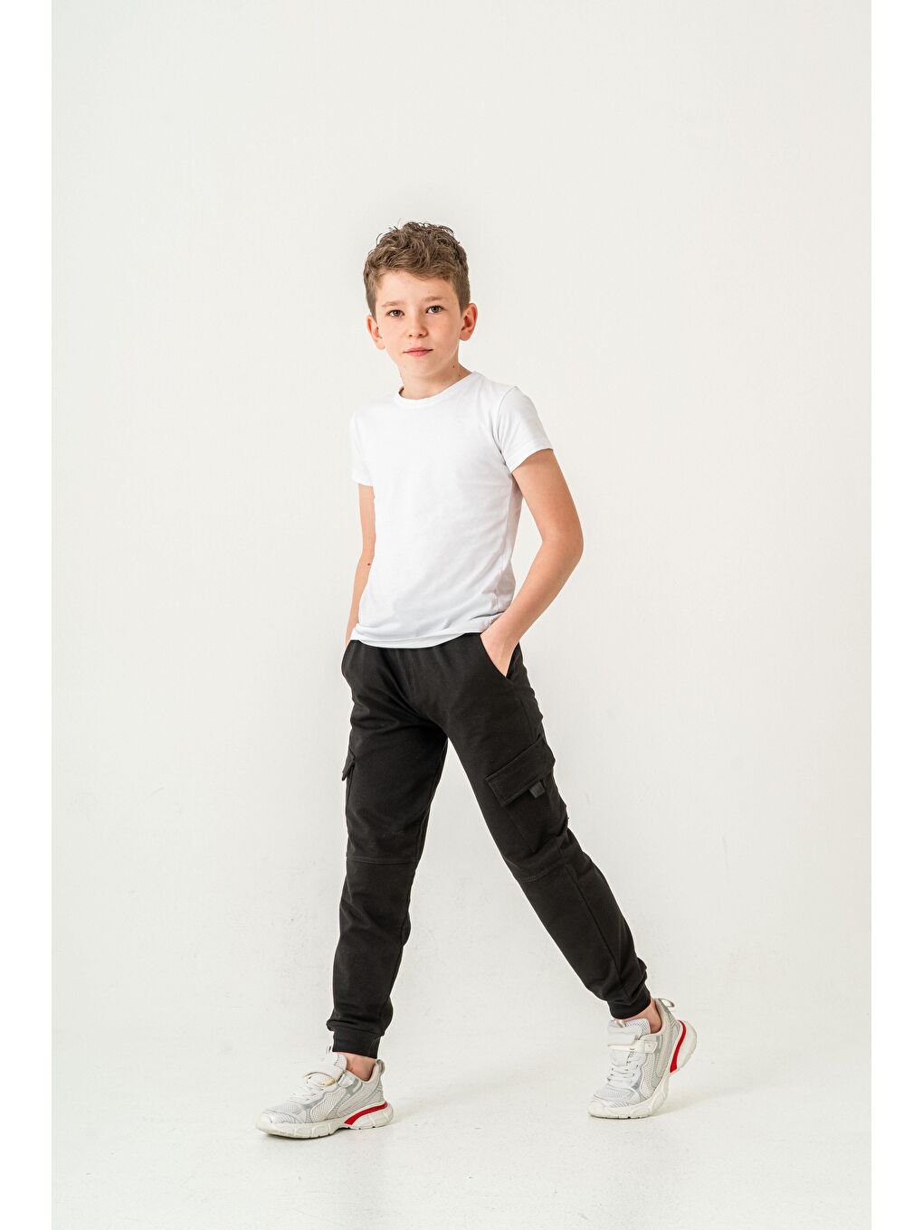 Siyah Çift Kargo Cepli Cep Kapagı Balıksırtlı Erkek Çocuk Eşofman Altı-1