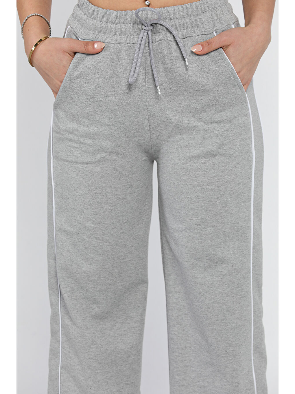 Gri Kadın Yüksek Bel Yan Çizgili Bol Paça Eşofman Altı-3