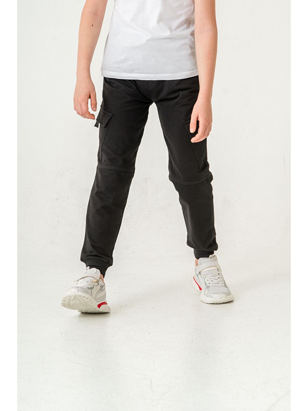 Siyah Çift Kargo Cepli Cep Kapagı Balıksırtlı Erkek Çocuk Eşofman Altı-3