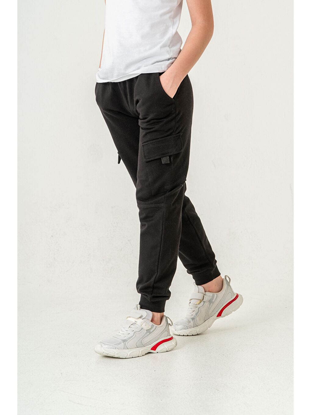 Siyah Çift Kargo Cepli Cep Kapagı Balıksırtlı Erkek Çocuk Eşofman Altı-4