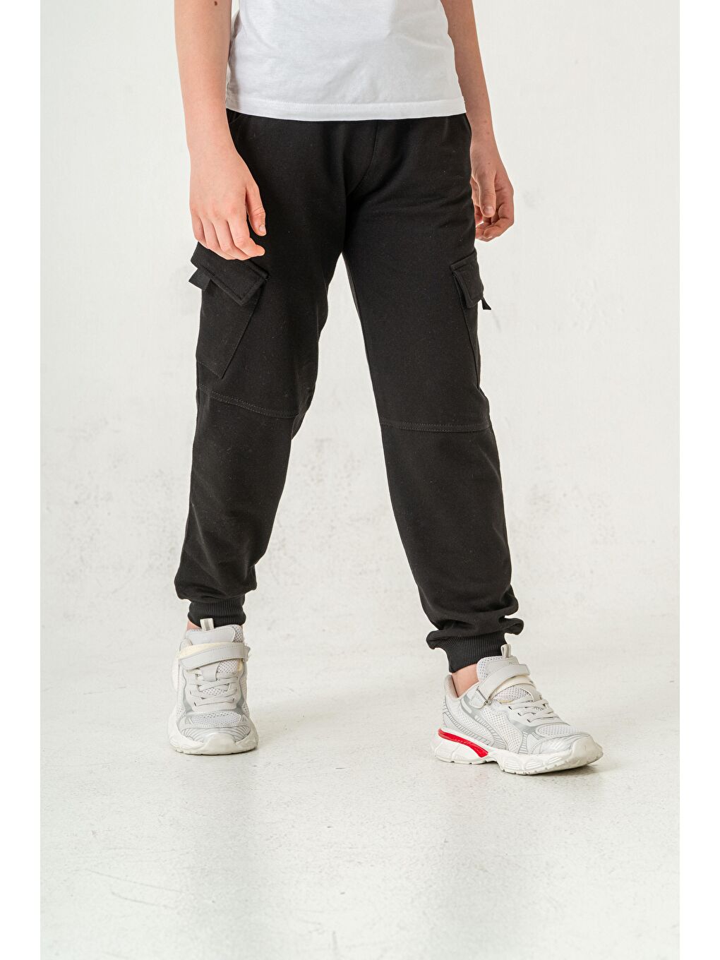 Siyah Çift Kargo Cepli Cep Kapagı Balıksırtlı Erkek Çocuk Eşofman Altı-5