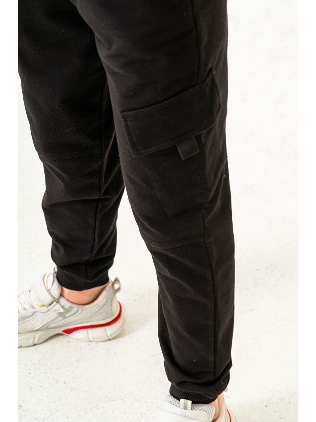 Siyah Çift Kargo Cepli Cep Kapagı Balıksırtlı Erkek Çocuk Eşofman Altı-6