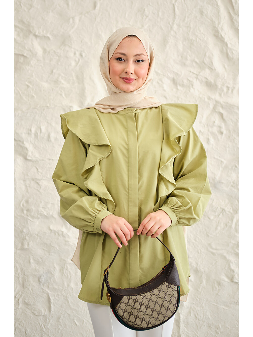 Kadın Gizli Düğme Detay Omuzdan Volanlı Gömlek Yeşil-1