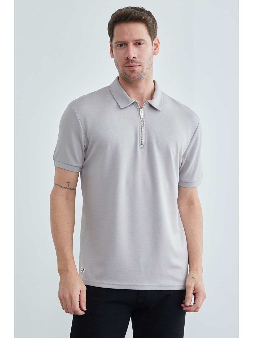 Gri Yarım Fermuarlı Polo Yaka Tişört-1