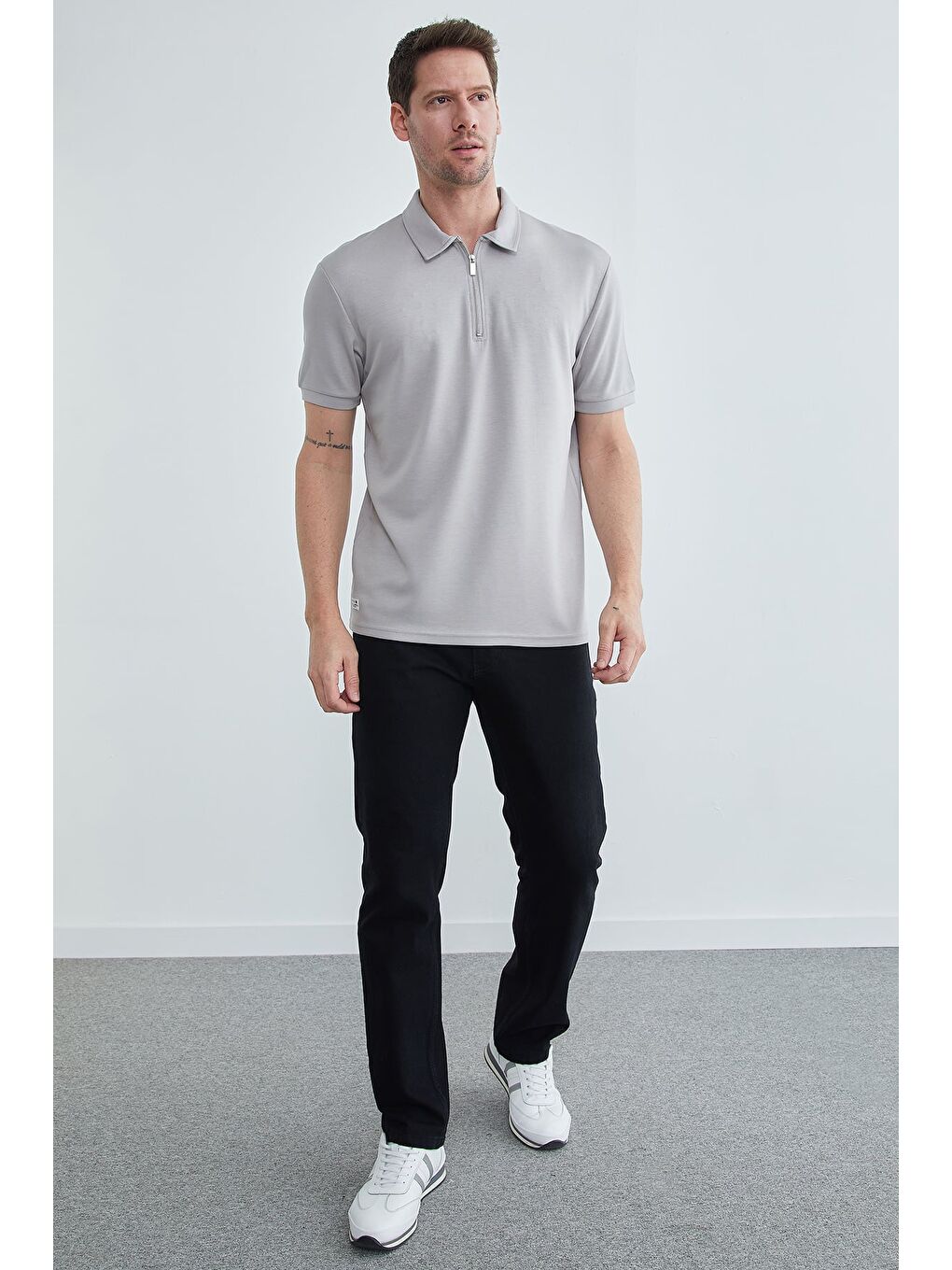 Gri Yarım Fermuarlı Polo Yaka Tişört-2