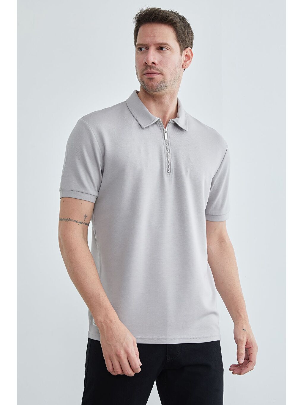 Gri Yarım Fermuarlı Polo Yaka Tişört-3