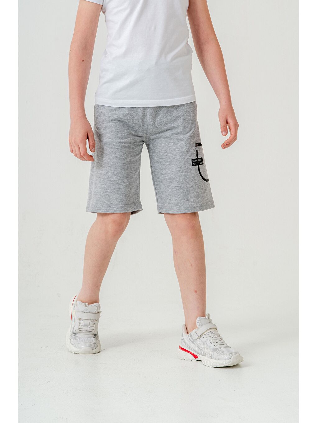 Gri Stay  Good Baskılı Cep Fermuarlı Erkek Çocuk Şort-3