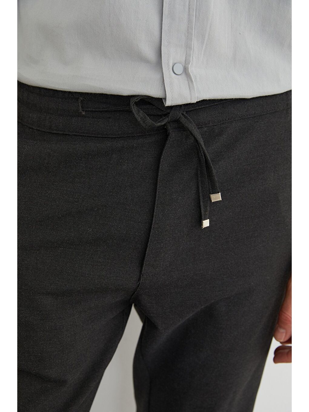 Antrasit Beli Lastikli Bağcıklı Kumaş Pantolon-4