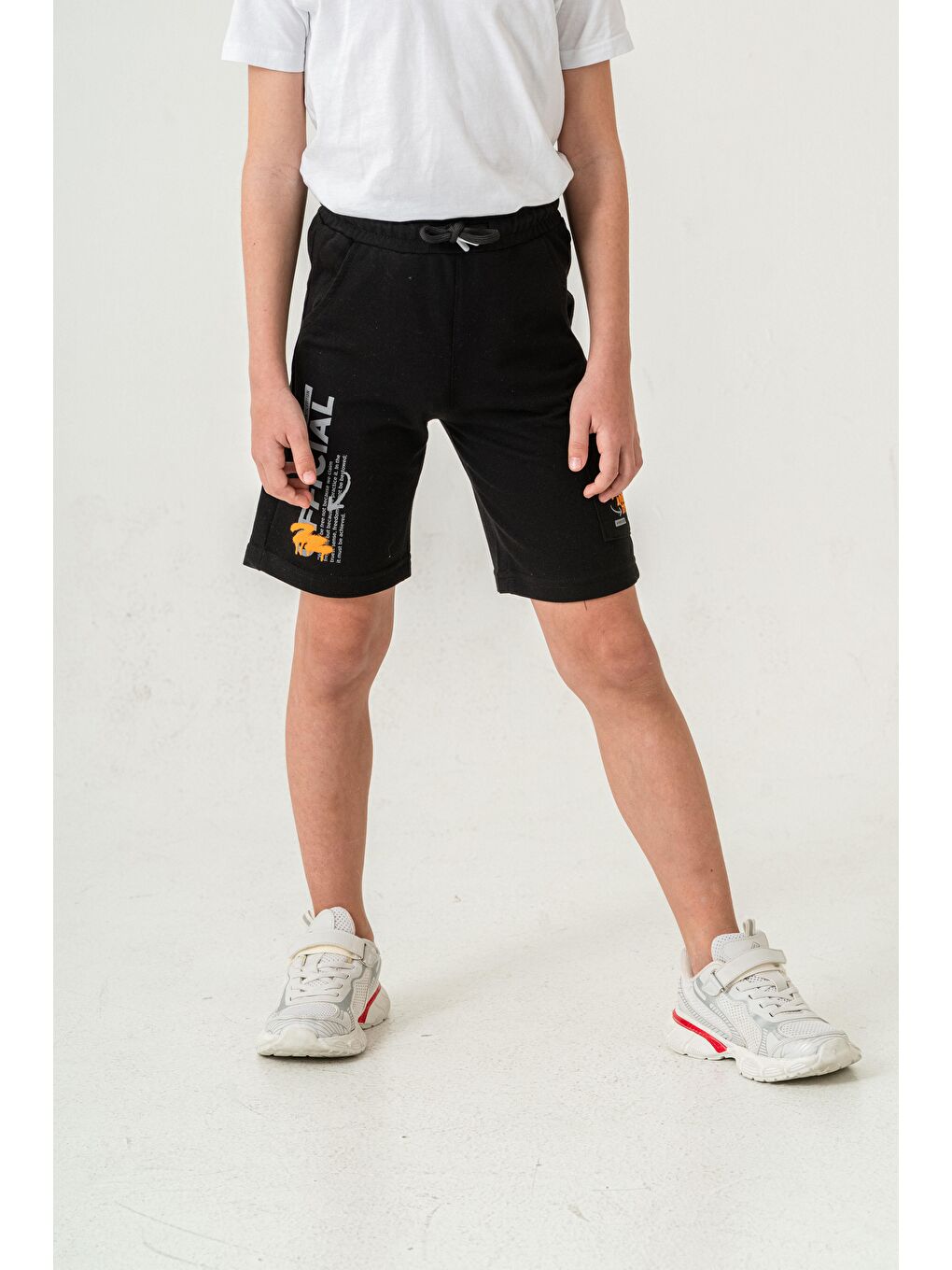Siyah Offical Baskılı Kargo Cepli Erkek Çocuk Şort-2