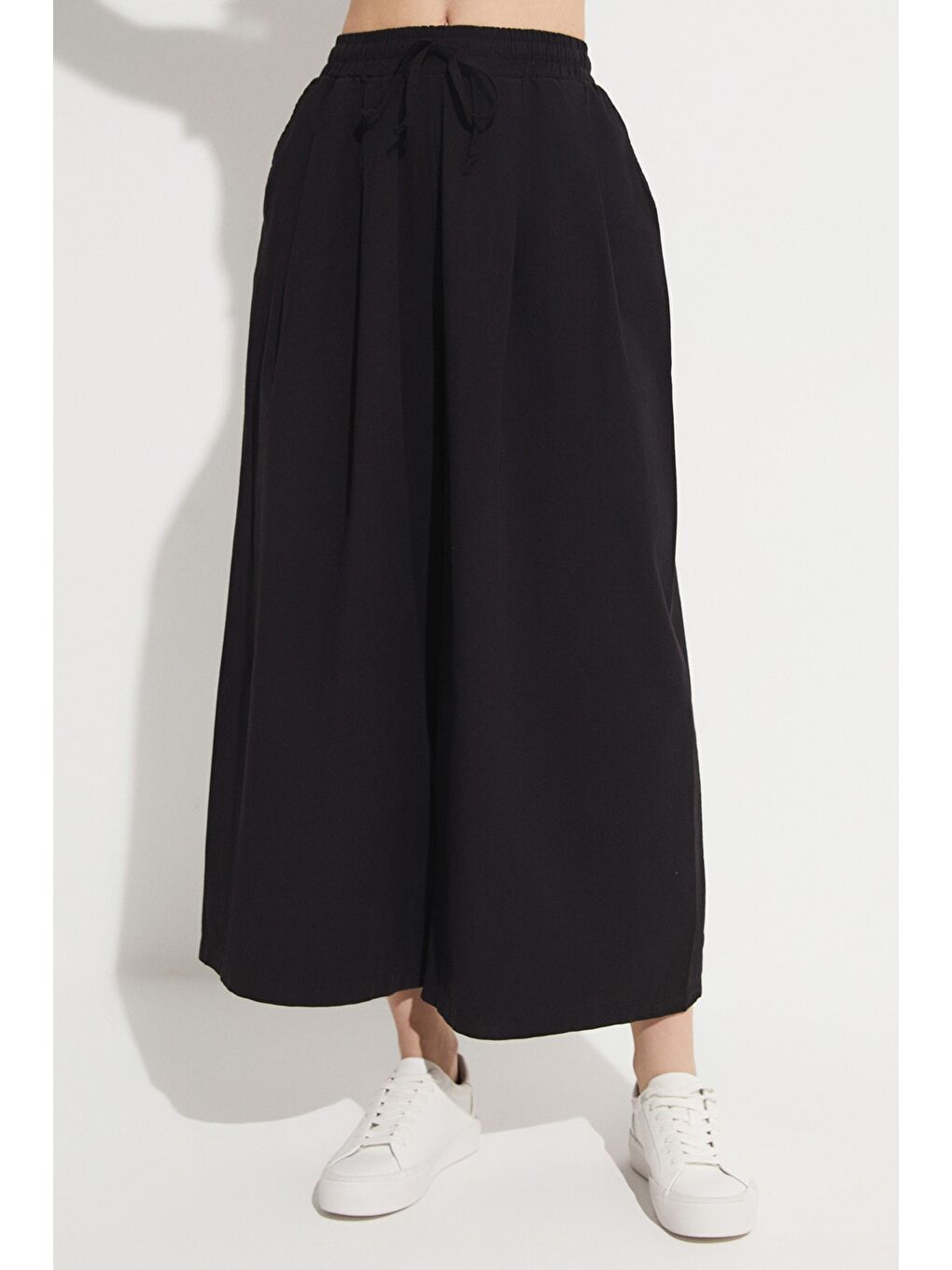 Siyah Beli Lastikli Bol Paça Pantolon-4