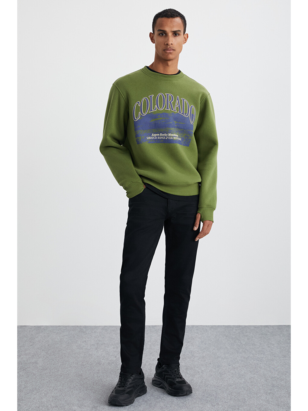 Yanke Erkek İçi Polarlı Önü Baskılı Yuvarlak Yaka Parmak Geçme Detaylı Açık Haki Sweatshirt-1