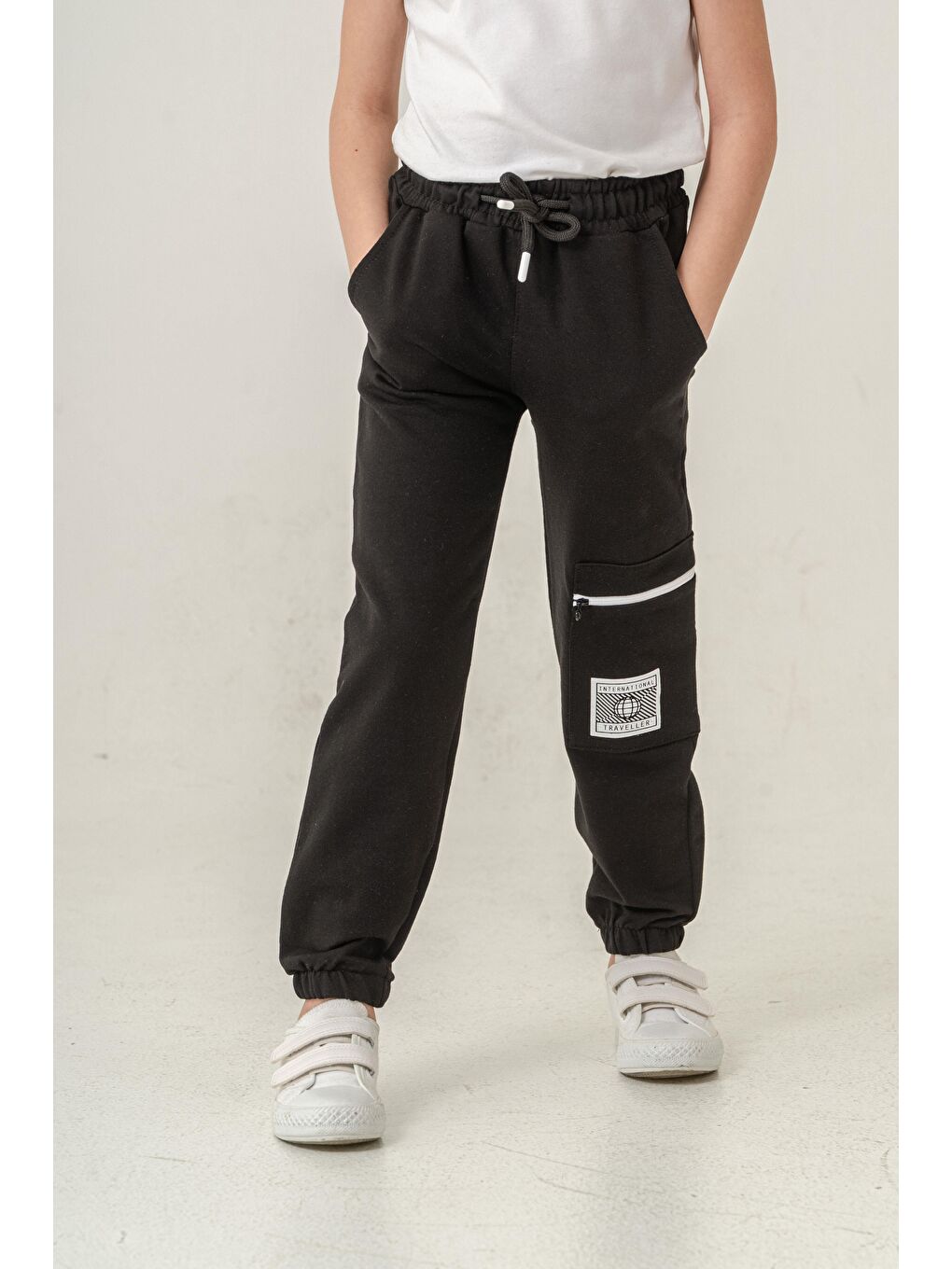 Siyah Kargo Cepli Cep Kapagı International Traveller Baskılı Erkek Çocuk Eşofman Altı-3