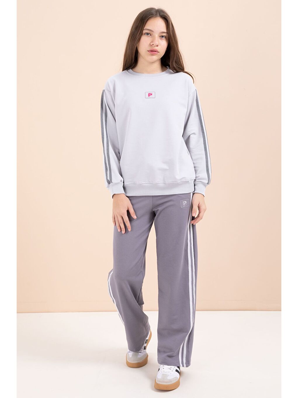 Gri Şerit Detaylı Geniş Paça Nakışlı Kız Oversize Eşofman Takımı 23453