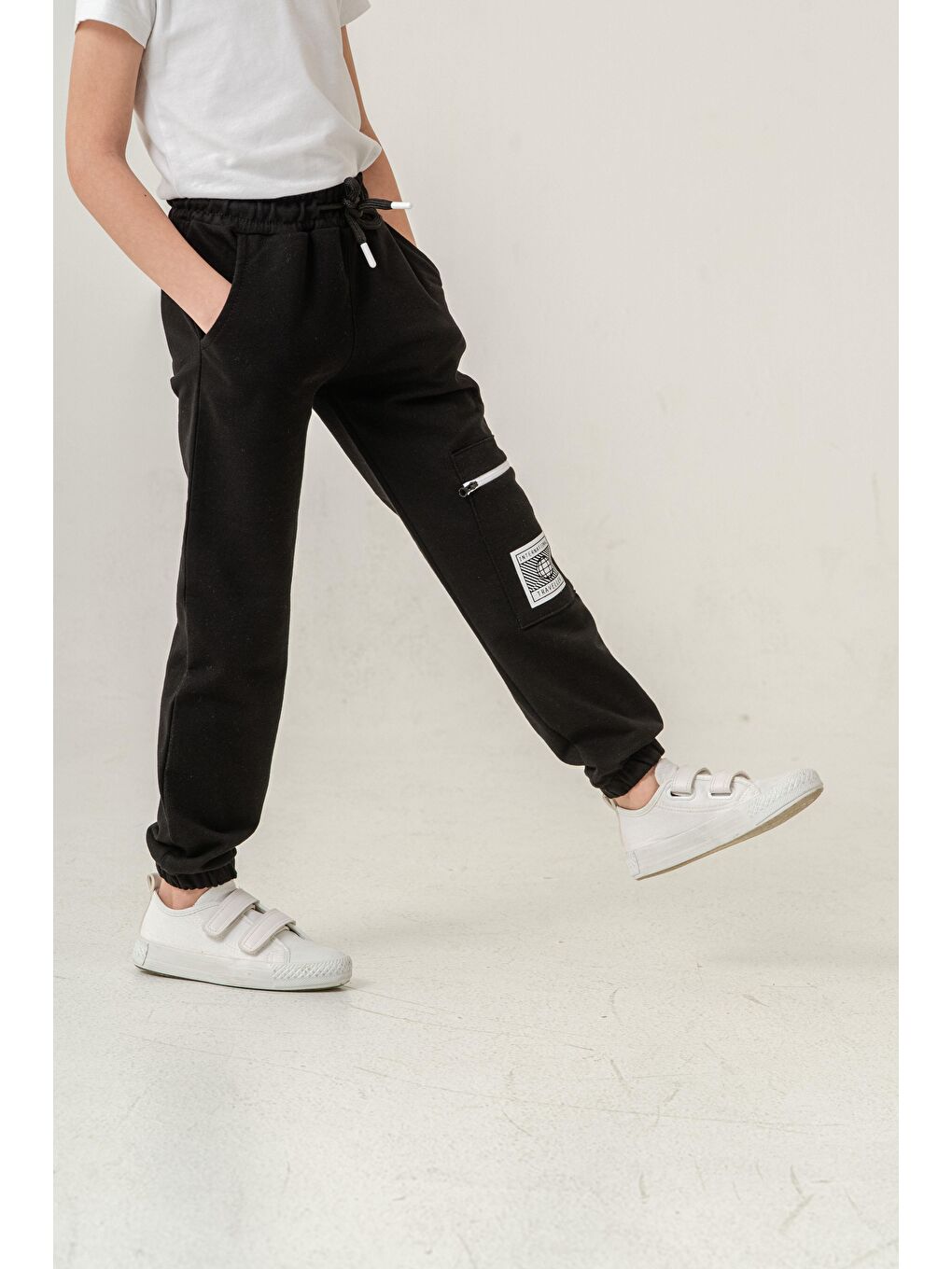 Siyah Kargo Cepli Cep Kapagı International Traveller Baskılı Erkek Çocuk Eşofman Altı-6