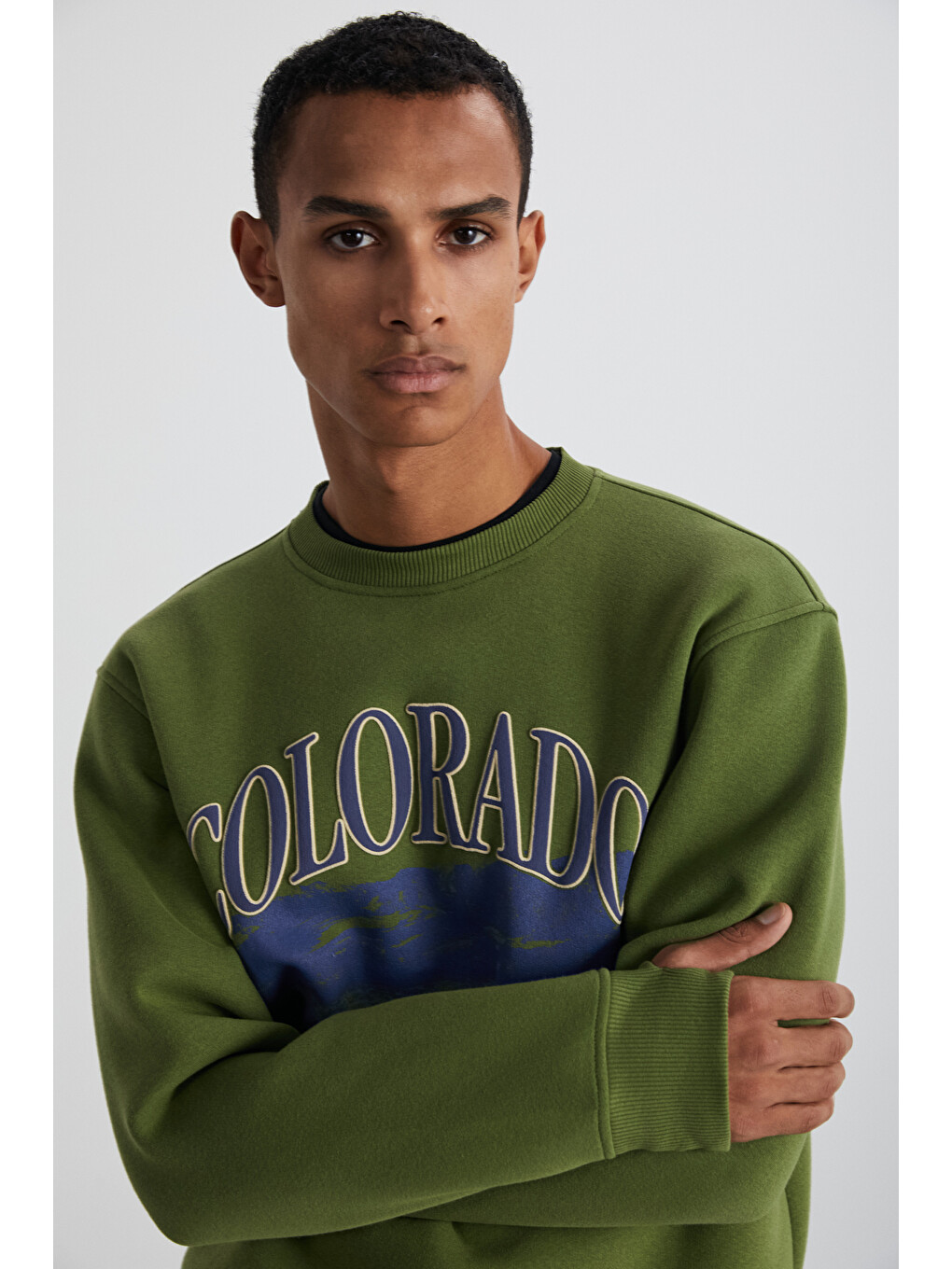 Yanke Erkek İçi Polarlı Önü Baskılı Yuvarlak Yaka Parmak Geçme Detaylı Açık Haki Sweatshirt-4