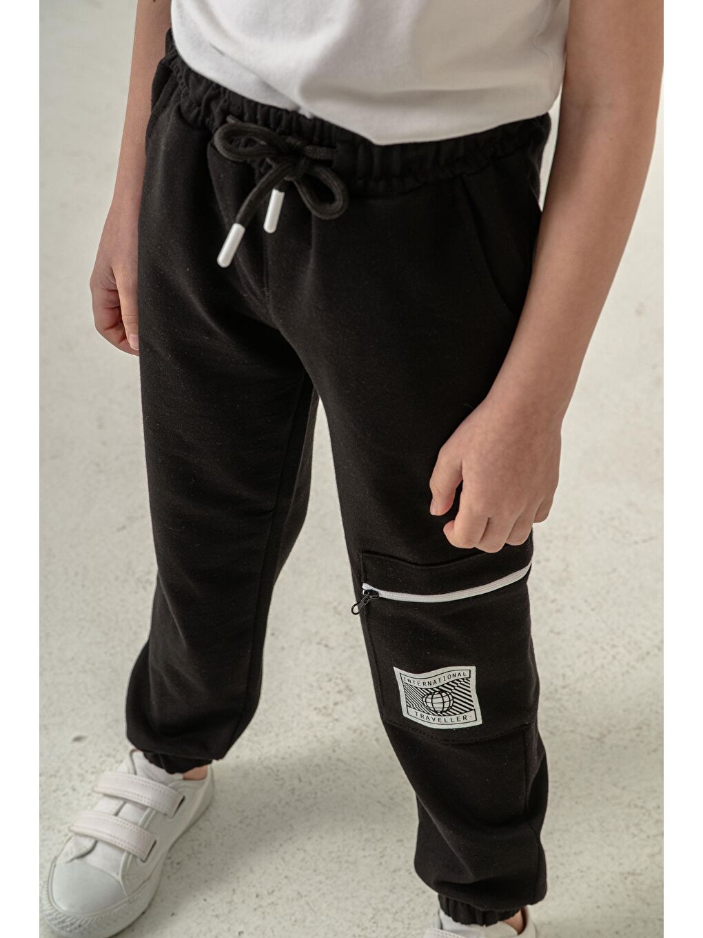 Siyah Kargo Cepli Cep Kapagı International Traveller Baskılı Erkek Çocuk Eşofman Altı-8