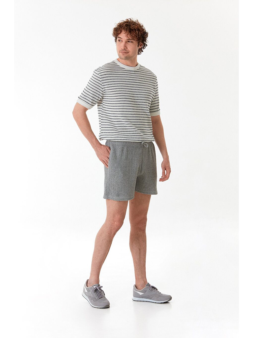 Gri 3 İplik Beli Bağcıklı Şort-2