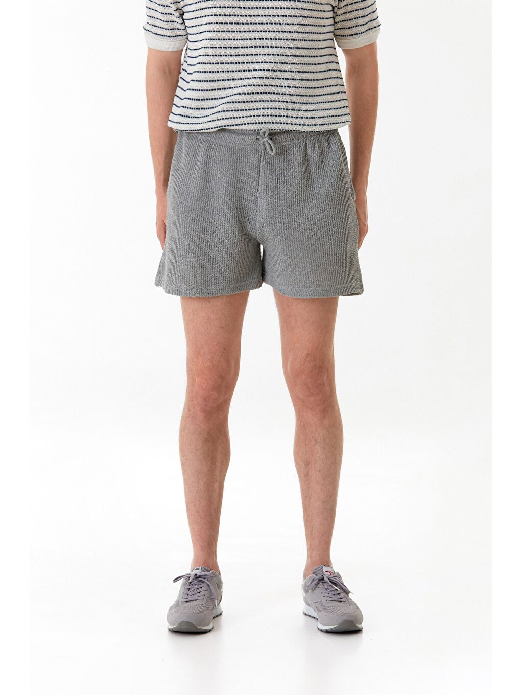 Gri 3 İplik Beli Bağcıklı Şort-4