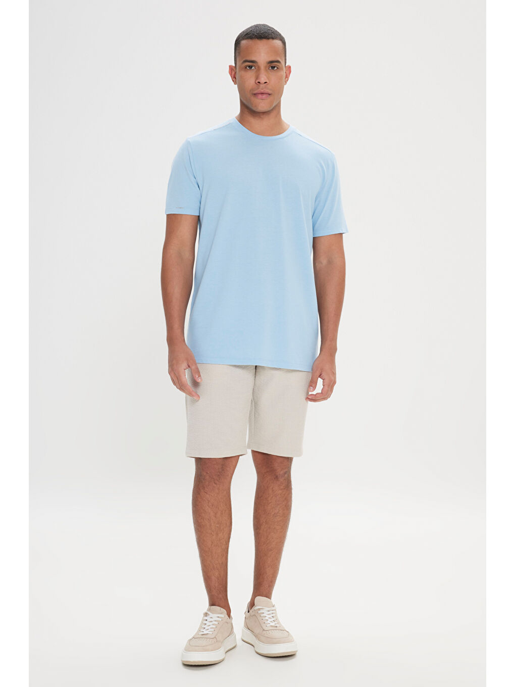 Erkek Açık Mavi Slim Fit Dar Kesim Pamuklu Bisiklet Yaka Tişört-1