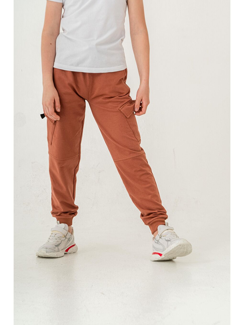 Kahverengi Çift Kargo Cepli Cep Kapagı Balıksırtlı Erkek Çocuk Eşofman Altı-2