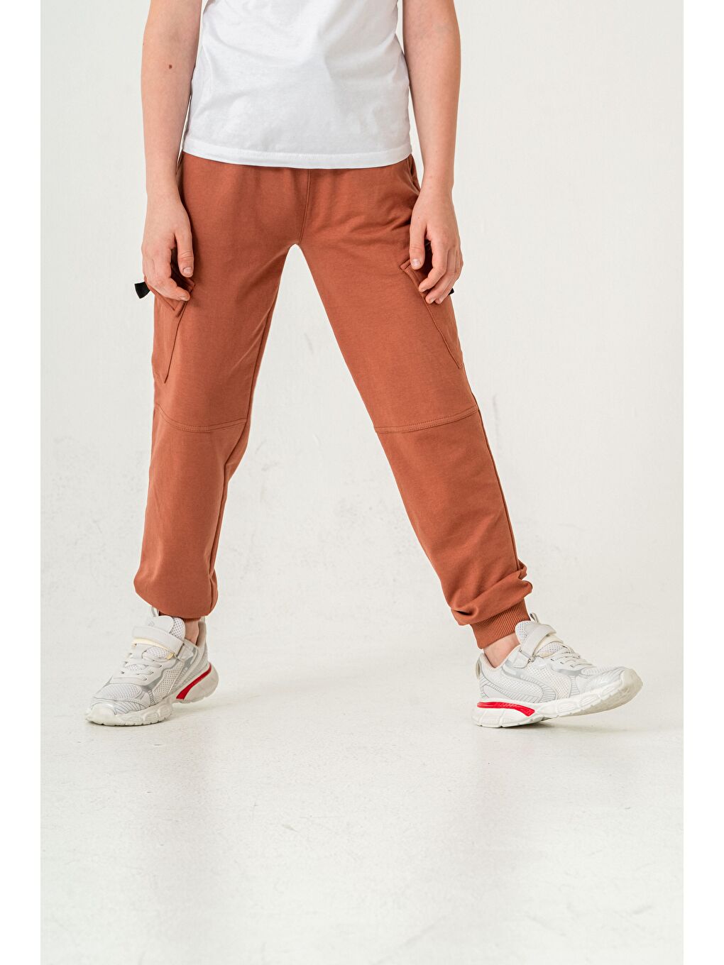 Kahverengi Çift Kargo Cepli Cep Kapagı Balıksırtlı Erkek Çocuk Eşofman Altı-3