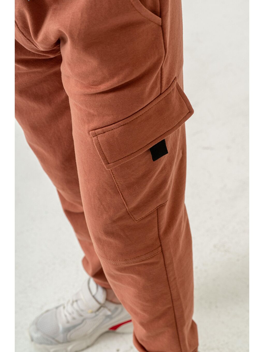 Kahverengi Çift Kargo Cepli Cep Kapagı Balıksırtlı Erkek Çocuk Eşofman Altı-6