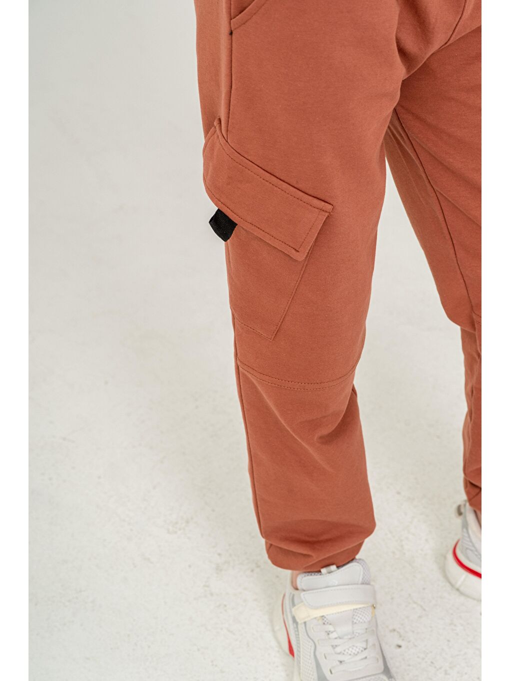 Kahverengi Çift Kargo Cepli Cep Kapagı Balıksırtlı Erkek Çocuk Eşofman Altı-7